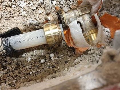 Nahaufnahme des Rohrbruchs